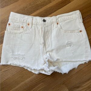 New without tags - Levi’s Women’s Size 4/27 Denim Shorts - white
